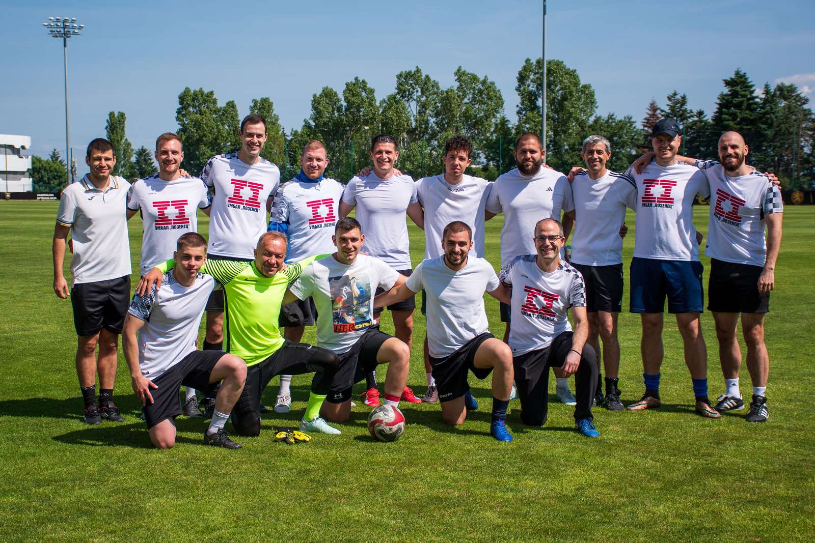Сребърни медалисти от благотворителния футболен турнир „Ambassadors’ League 2025“
