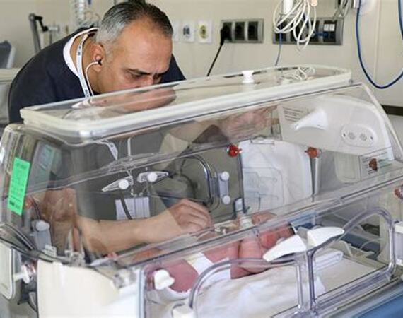 Новородено с тегло 1,38 кг наддаде двойно за месец в УМБАЛ „Лозенец“